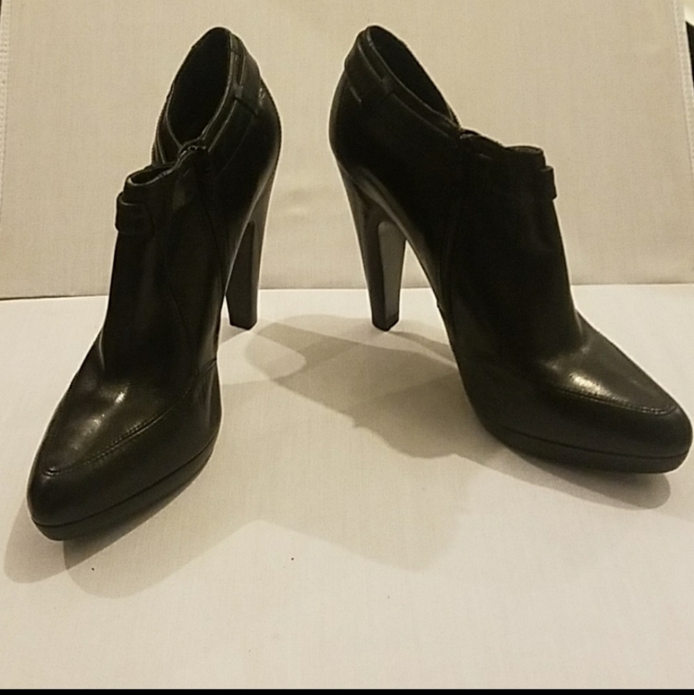 ANNE KLEIN JONICA Black Leather Ankle Bootie